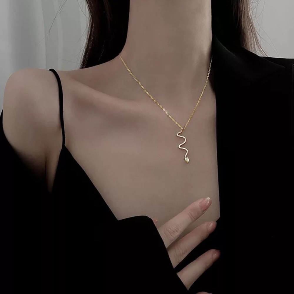 👏🏼Clearance👏🏼S925 Sterling Sliver Snake Shape Necklace - Picture 2 of 9